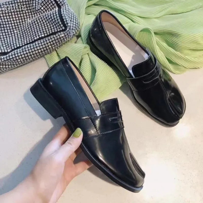 Mocassin tabi