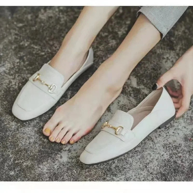 Mocassin barefoot