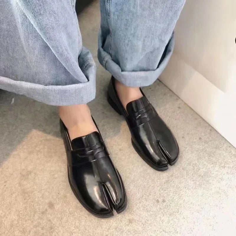 Mocassin tabi